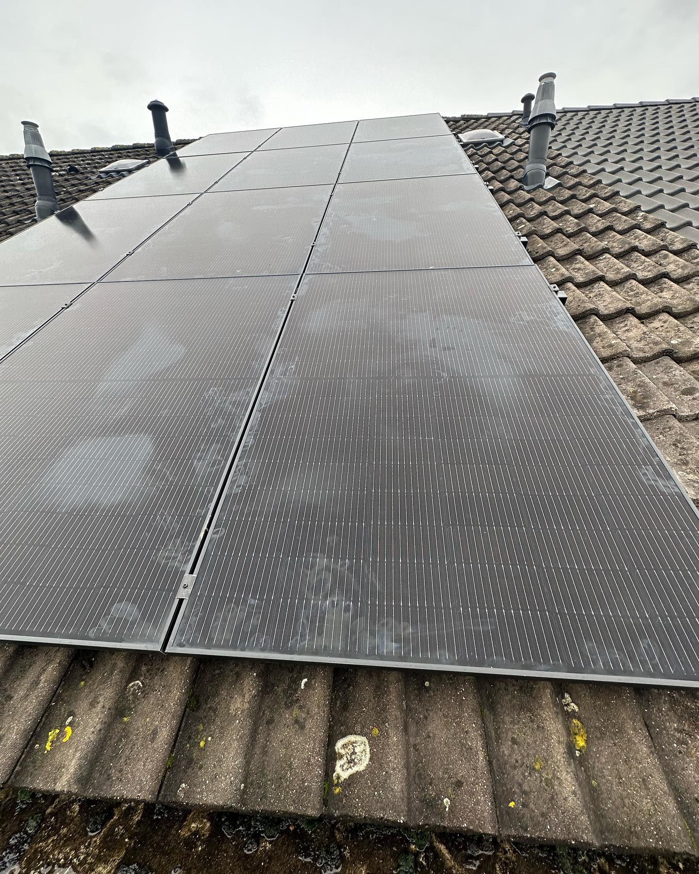 12 stuks Dmegc 410wp op huawei omvormer, samen geïnstalleerd met @vintech_elektrotechniek