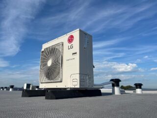 Airco LG voor verwarmen en koelen van bedrijfspanden. In samenwerking met @vintech_installatietechniek