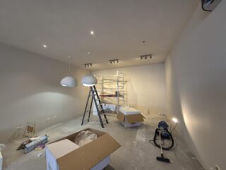 Vandaag project voor @vermaasbouwprojecten een mooi project afgerond. Nu nog alleen opruimen en door de klant in te richten. Hier hebben we de complete elektra installatie gedaan, inclusief ophangen verlichting armaturen